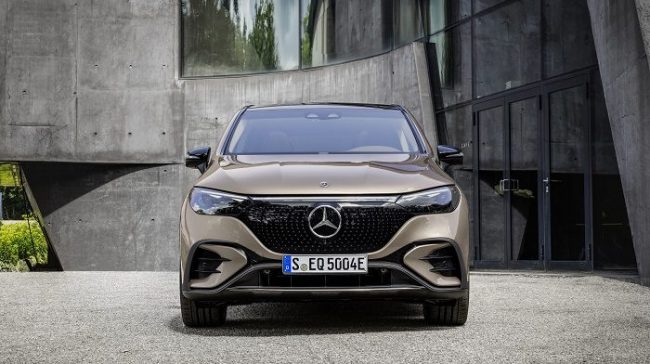 Mercedes-EQ. EQE SUV. AMG Line Exterior, Night Package, Velvet brown metallic, 22" AMG multi-spoke light-alloy wheels, Electric Art Line Interior, Leather Nappa balao brown/neva grey