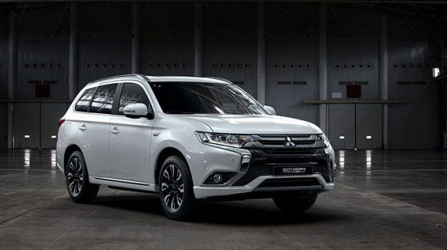 אאוטלנדר PHEV - פלאג אין