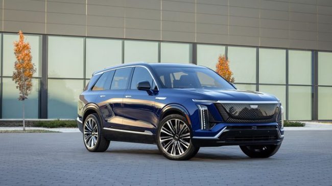 A front 3/4 view of the 2026 Cadillac VISTIQ in Opulent Blue Metallic.